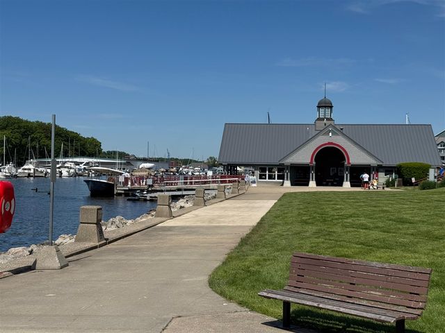 748 Green Street, South Haven, MI 49090