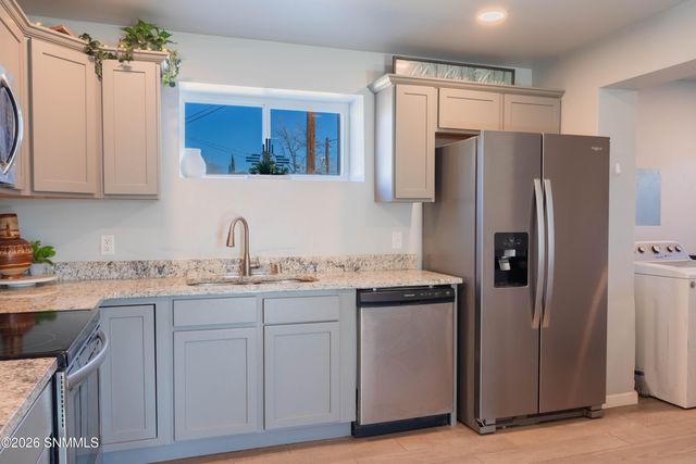 1035 E Mulberry Avenue, Las Cruces, NM 88001