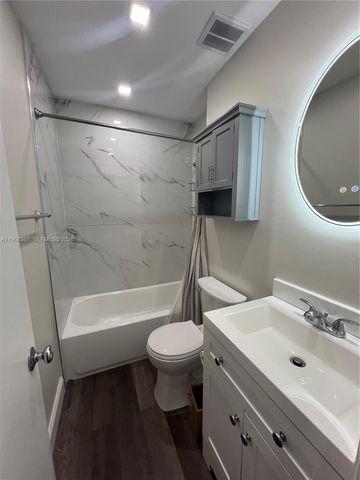 3642 NE 171st St 307, North Miami Beach, FL 33160