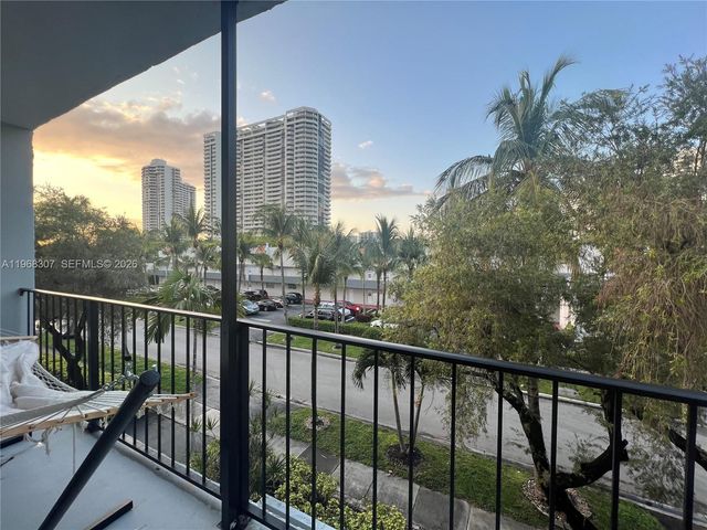3642 NE 171st St 307, North Miami Beach, FL 33160