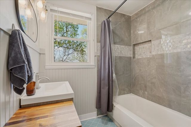 250 Bonnacroft Dr, Hermitage, TN 37076