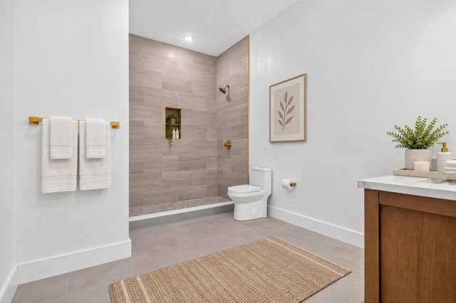 13 Clyde St B, Somerville, MA 02145