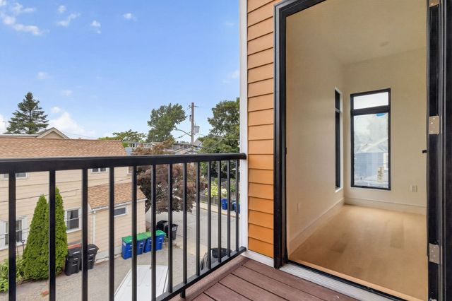 13 Clyde St B, Somerville, MA 02145