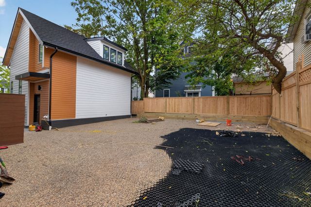 13 Clyde St B, Somerville, MA 02145