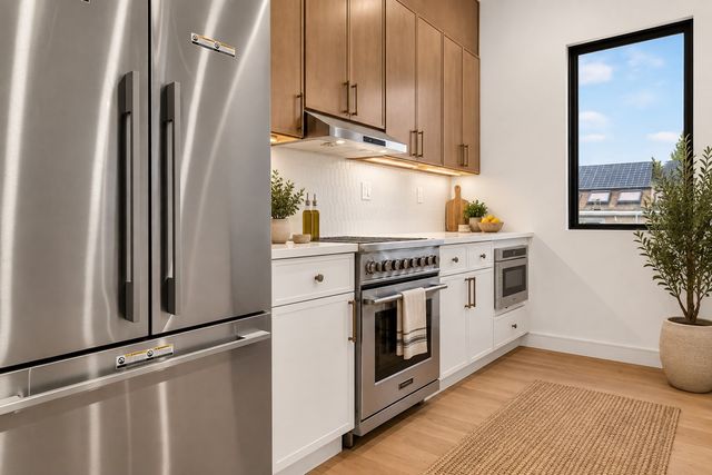 13 Clyde St B, Somerville, MA 02145