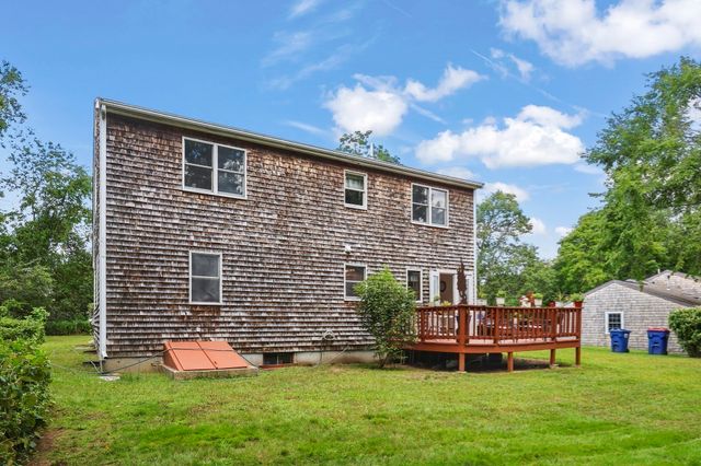 8 Fearing Hill Rd, Wareham, MA 02571