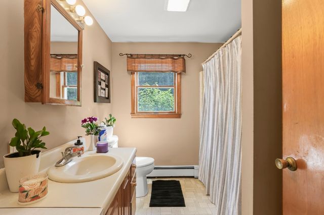 8 Fearing Hill Rd, Wareham, MA 02571