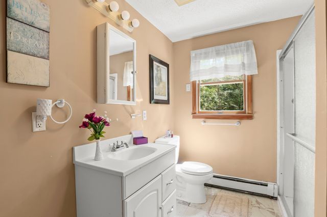 8 Fearing Hill Rd, Wareham, MA 02571