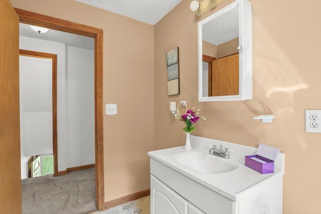 8 Fearing Hill Rd, Wareham, MA 02571