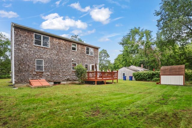 8 Fearing Hill Rd, Wareham, MA 02571