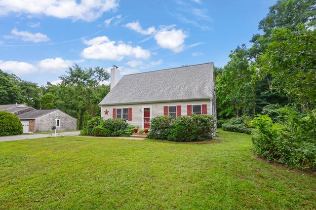 8 Fearing Hill Rd, Wareham, MA 02571
