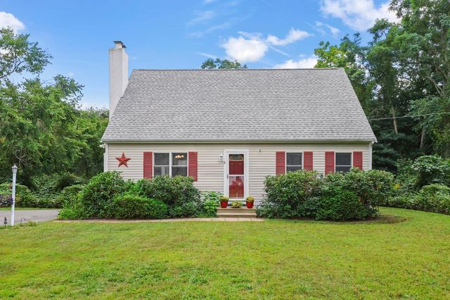8 Fearing Hill Rd, Wareham, MA 02571