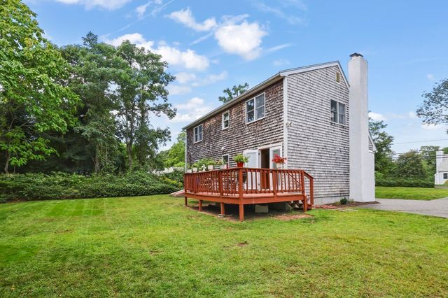8 Fearing Hill Rd, Wareham, MA 02571