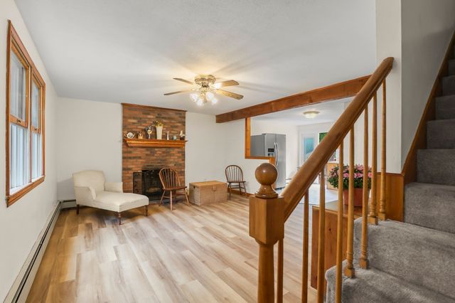 8 Fearing Hill Rd, Wareham, MA 02571