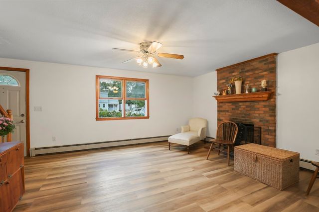 8 Fearing Hill Rd, Wareham, MA 02571