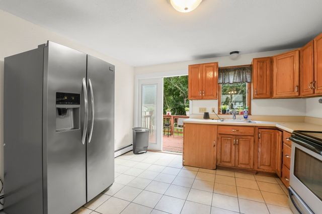 8 Fearing Hill Rd, Wareham, MA 02571