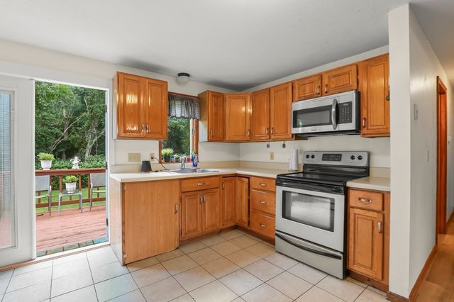 8 Fearing Hill Rd, Wareham, MA 02571