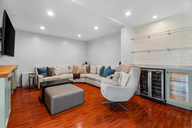 727 Sapphire Street 208, San Diego, CA 92109
