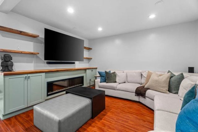 727 Sapphire Street 208, San Diego, CA 92109