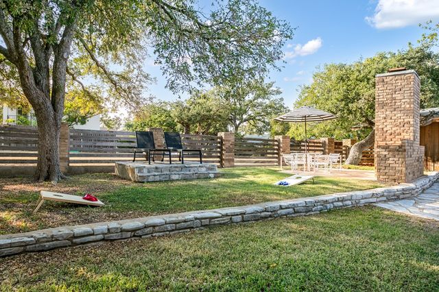 804 Henrietta St, Fredericksburg, TX 78624