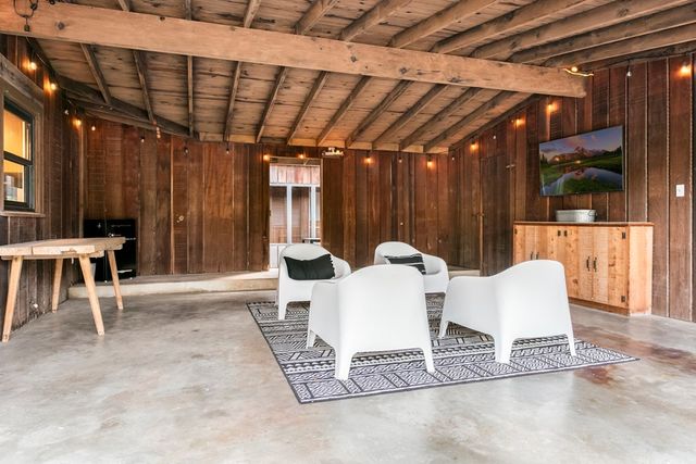 804 Henrietta St, Fredericksburg, TX 78624