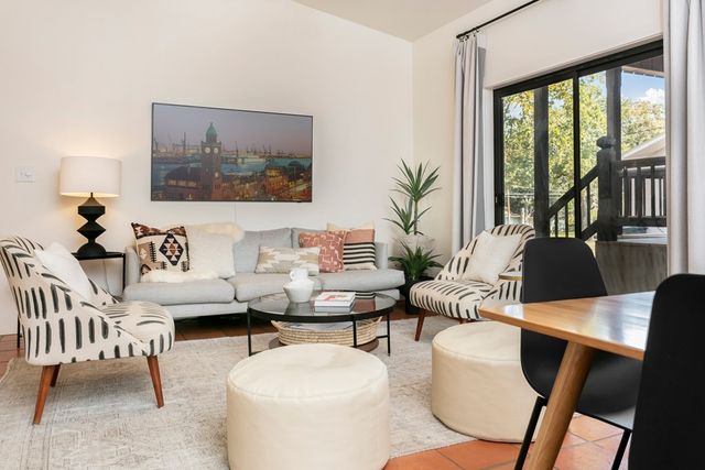 804 Henrietta St, Fredericksburg, TX 78624