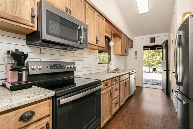 804 Henrietta St, Fredericksburg, TX 78624