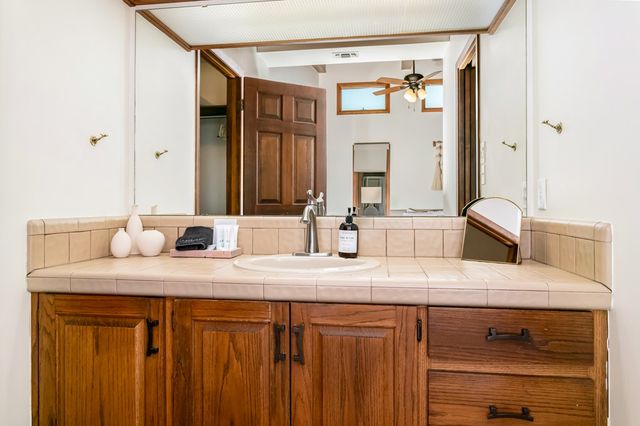 804 Henrietta St, Fredericksburg, TX 78624