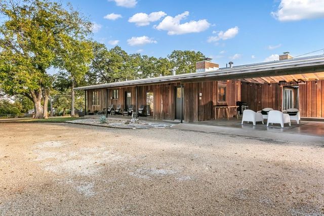 804 Henrietta St, Fredericksburg, TX 78624