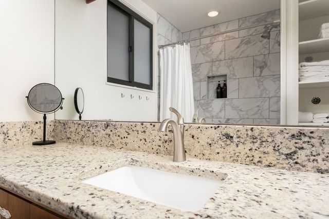 804 Henrietta St, Fredericksburg, TX 78624