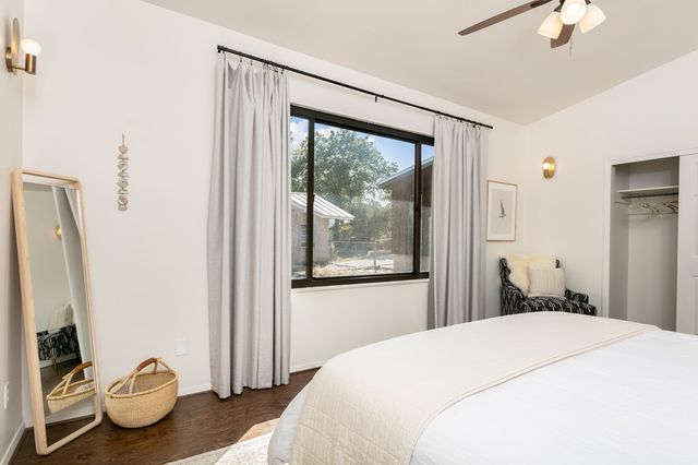 804 Henrietta St, Fredericksburg, TX 78624