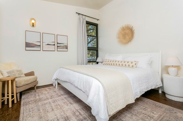 804 Henrietta St, Fredericksburg, TX 78624