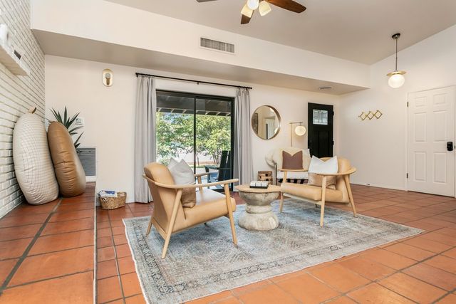 804 Henrietta St, Fredericksburg, TX 78624