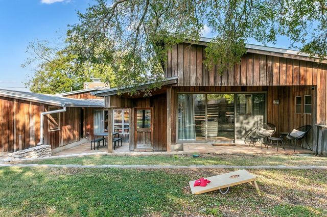 804 Henrietta St, Fredericksburg, TX 78624