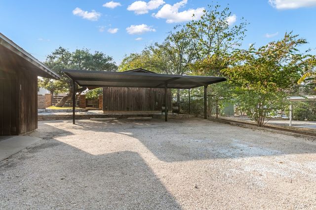 804 Henrietta St, Fredericksburg, TX 78624