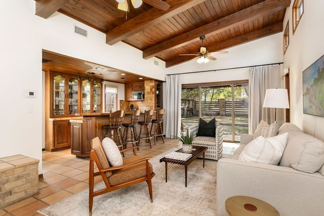 804 Henrietta St, Fredericksburg, TX 78624