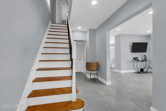 325 Roosevelt Avenue, Oakhurst, NJ 07755