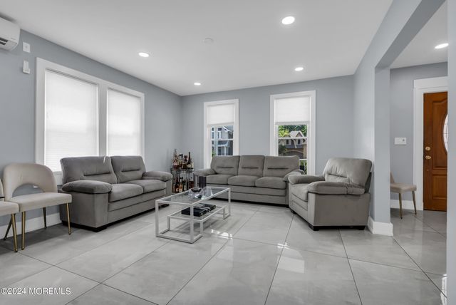 325 Roosevelt Avenue, Oakhurst, NJ 07755