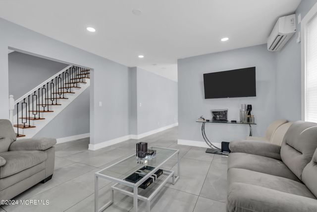 325 Roosevelt Avenue, Oakhurst, NJ 07755