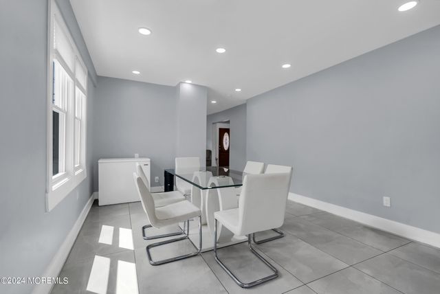 325 Roosevelt Avenue, Oakhurst, NJ 07755