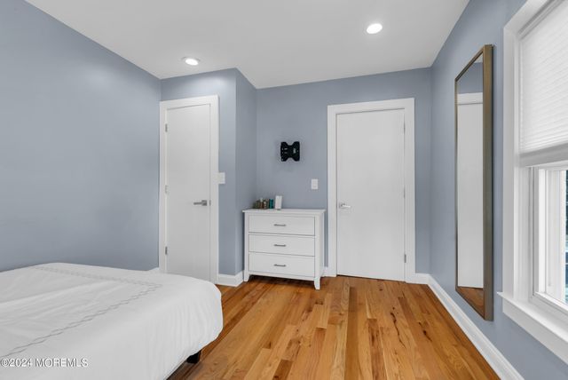 325 Roosevelt Avenue, Oakhurst, NJ 07755