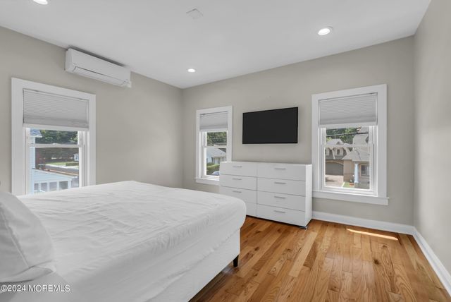 325 Roosevelt Avenue, Oakhurst, NJ 07755