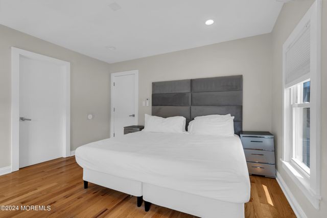 325 Roosevelt Avenue, Oakhurst, NJ 07755