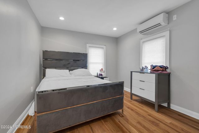 325 Roosevelt Avenue, Oakhurst, NJ 07755