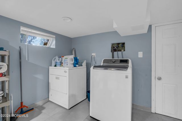 325 Roosevelt Avenue, Oakhurst, NJ 07755