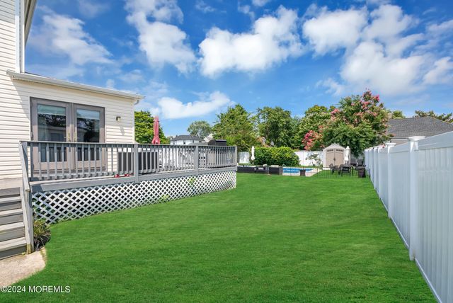 325 Roosevelt Avenue, Oakhurst, NJ 07755