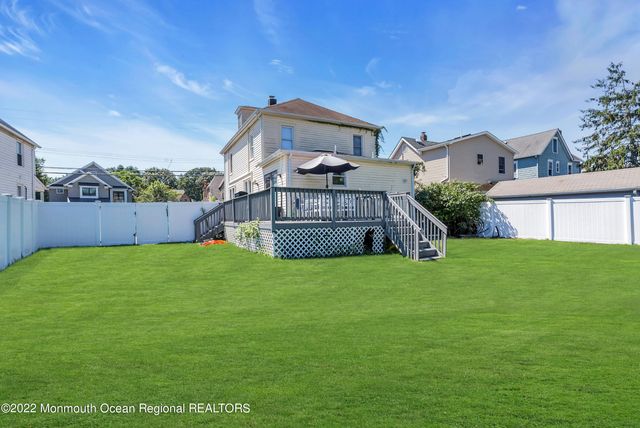 325 Roosevelt Avenue, Oakhurst, NJ 07755