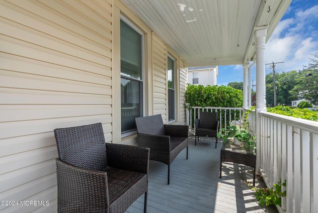 325 Roosevelt Avenue, Oakhurst, NJ 07755