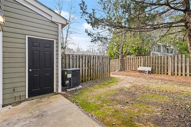 2161 Del Lago NW Circle, Kennesaw, GA 30152