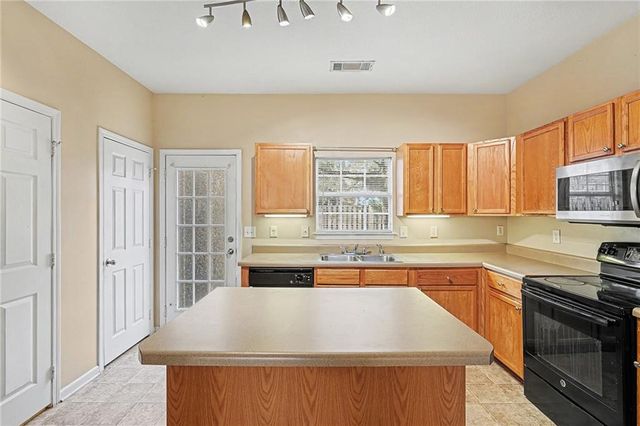 2161 Del Lago NW Circle, Kennesaw, GA 30152